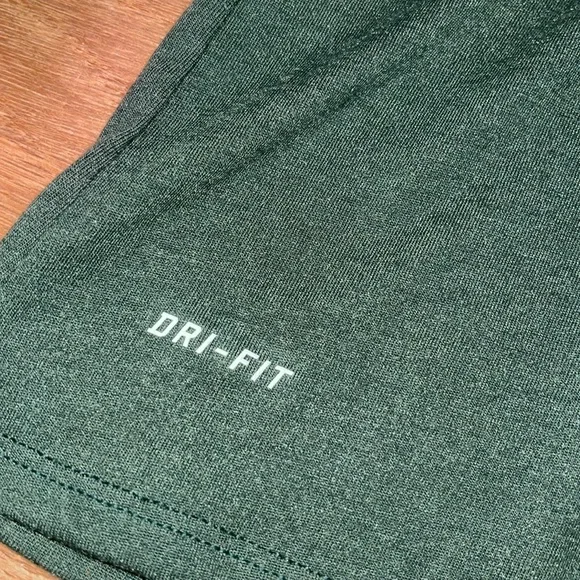 Women’s Packers Nike tee size large - Picture 5 of 6